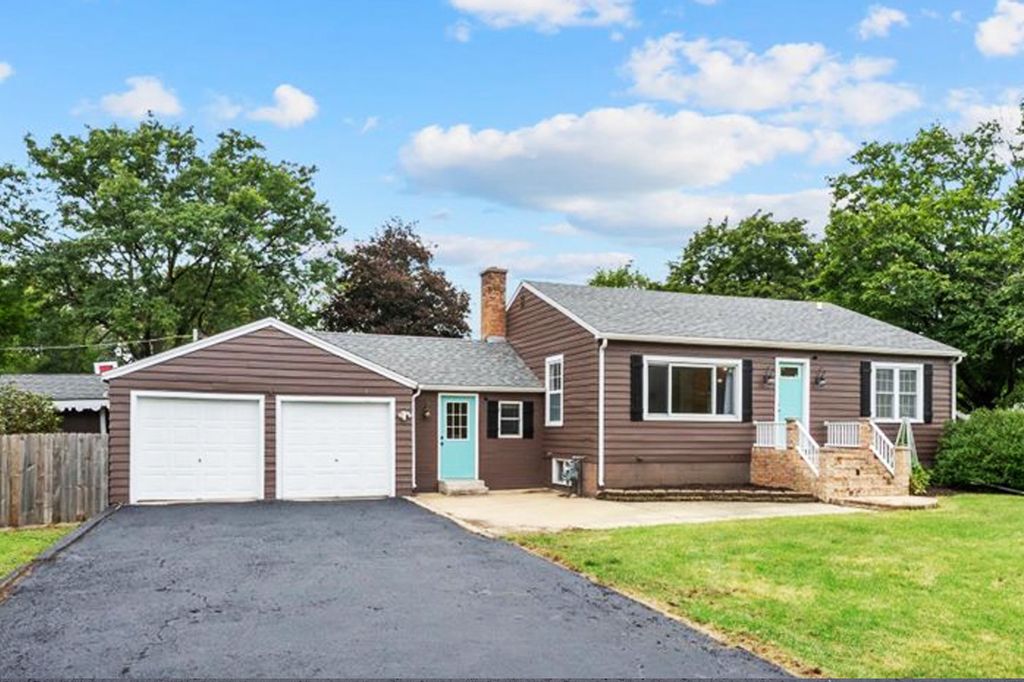 1N038 Woods Avenue, Wheaton, IL 60187