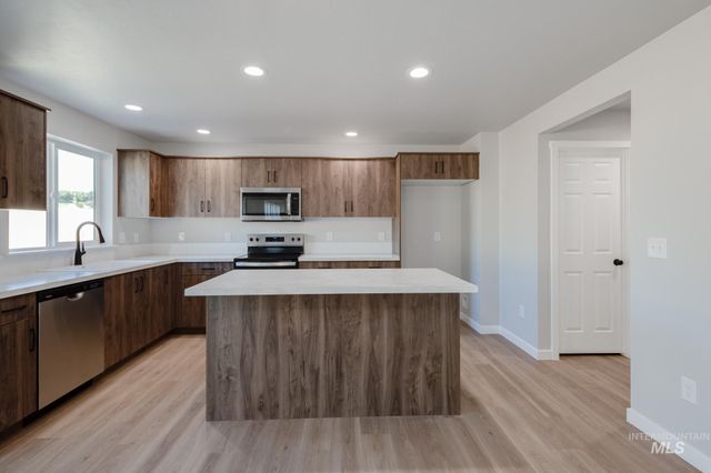 3786 E Jamestown Dr, Nampa, ID 83686