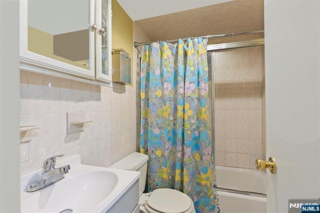 6511 Hudson Avenue, West New York, NJ 07093