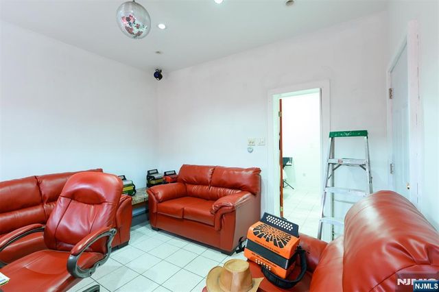 6511 Hudson Avenue, West New York, NJ 07093