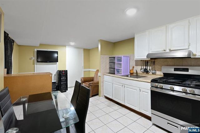 6511 Hudson Avenue, West New York, NJ 07093