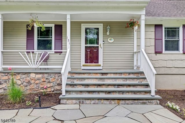 151 Cottage Pl W, Long Hill Twp., NJ 07933