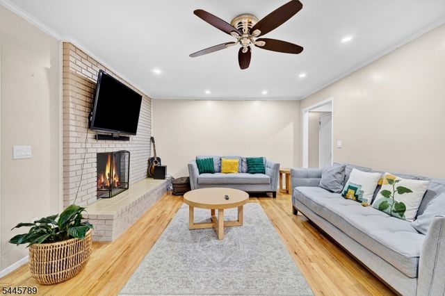 151 Cottage Pl W, Long Hill Twp., NJ 07933