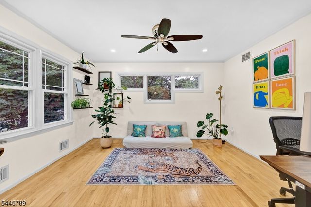 151 Cottage Pl W, Long Hill Twp., NJ 07933