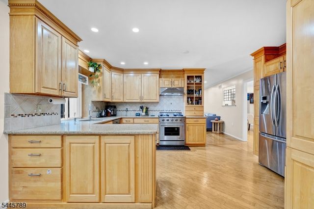 151 Cottage Pl W, Long Hill Twp., NJ 07933