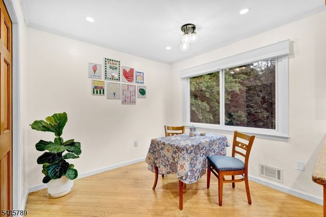 151 Cottage Pl W, Long Hill Twp., NJ 07933