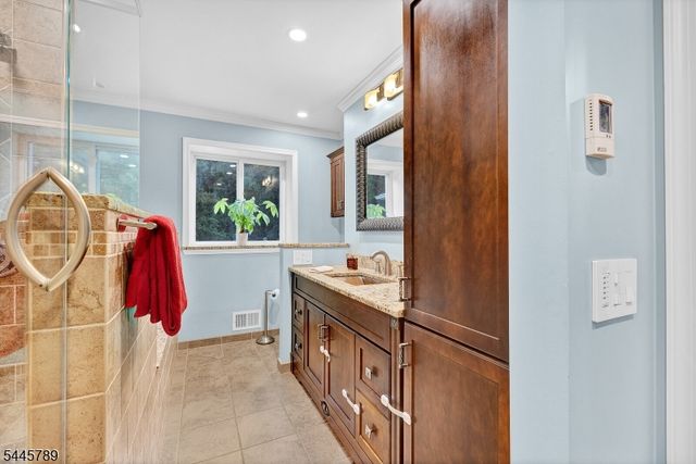 151 Cottage Pl W, Long Hill Twp., NJ 07933