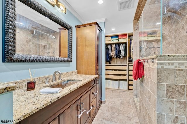 151 Cottage Pl W, Long Hill Twp., NJ 07933