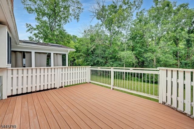 151 Cottage Pl W, Long Hill Twp., NJ 07933