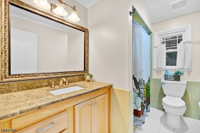 151 Cottage Pl W, Long Hill Twp., NJ 07933
