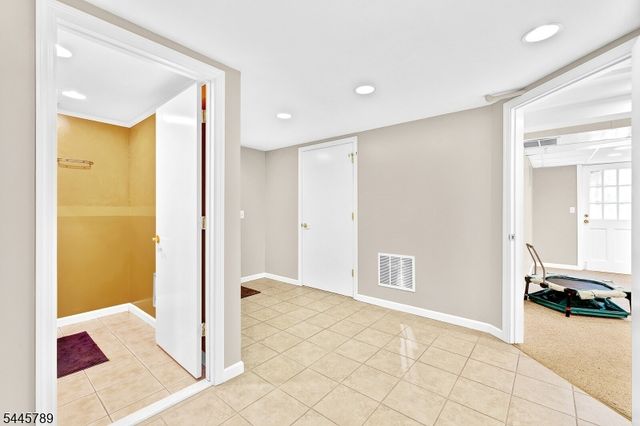 151 Cottage Pl W, Long Hill Twp., NJ 07933