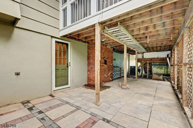 151 Cottage Pl W, Long Hill Twp., NJ 07933