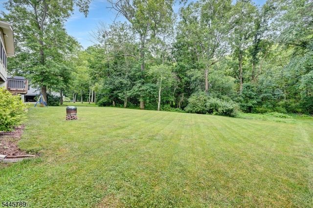 151 Cottage Pl W, Long Hill Twp., NJ 07933
