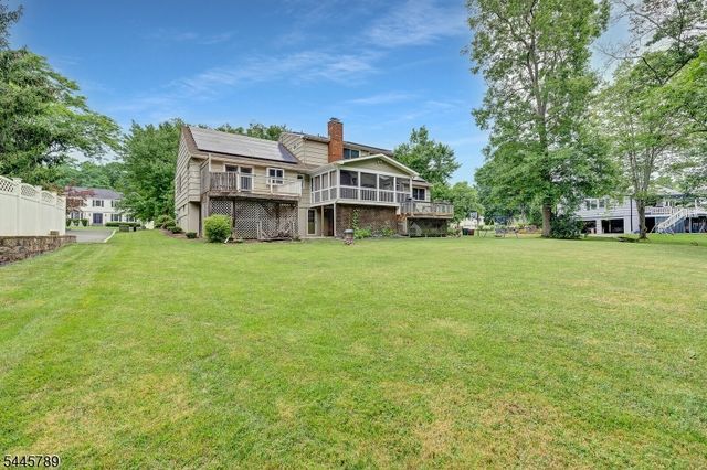 151 Cottage Pl W, Long Hill Twp., NJ 07933