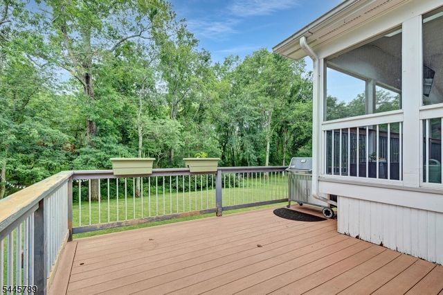 151 Cottage Pl W, Long Hill Twp., NJ 07933