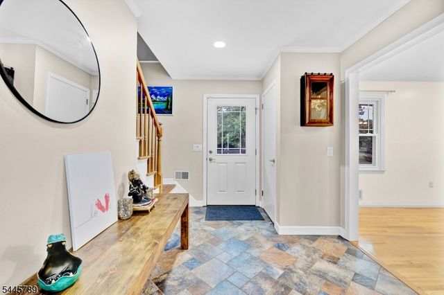 151 Cottage Pl W, Long Hill Twp., NJ 07933