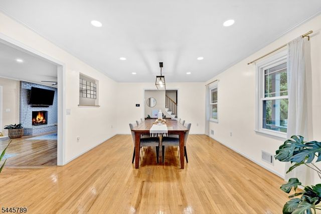 151 Cottage Pl W, Long Hill Twp., NJ 07933