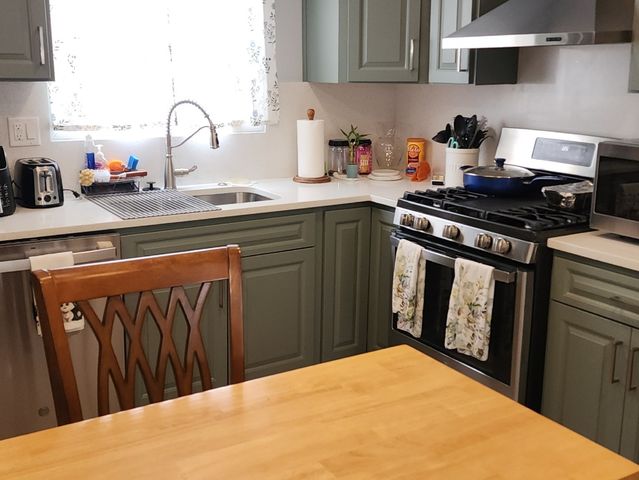 531 Redwood Road, Bolingbrook, IL 60440