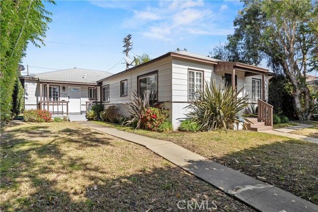 8708 Reading Avenue, Los Angeles, CA 90045