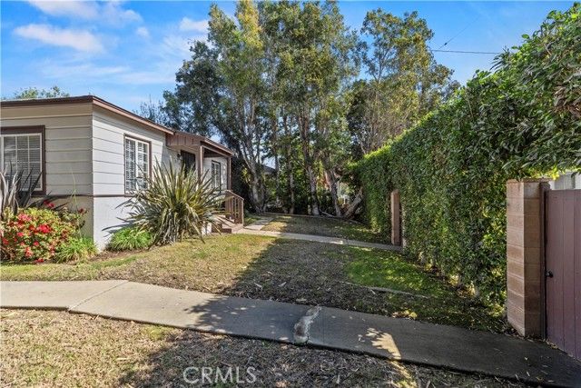 8708 Reading Avenue, Los Angeles, CA 90045