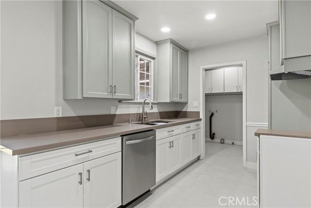 8708 Reading Avenue, Los Angeles, CA 90045