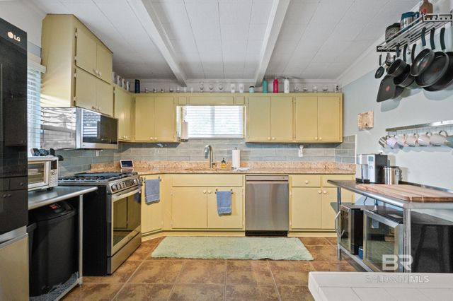 5674 Armadillo Avenue, Orange Beach, AL 36561