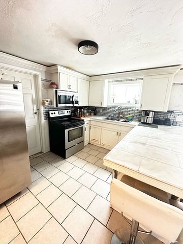 60 Howard St, Leominster, MA 01453