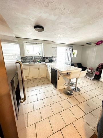 60 Howard St, Leominster, MA 01453