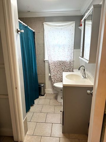 60 Howard St, Leominster, MA 01453