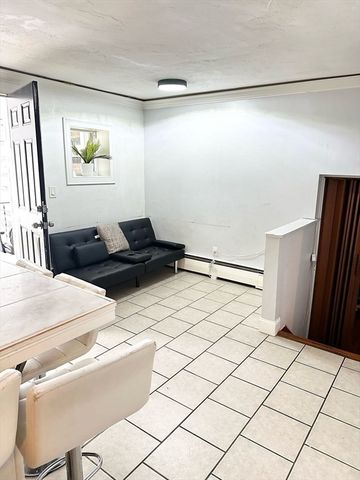 60 Howard St, Leominster, MA 01453