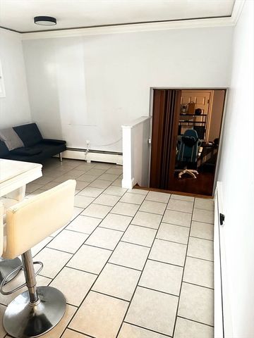 60 Howard St, Leominster, MA 01453