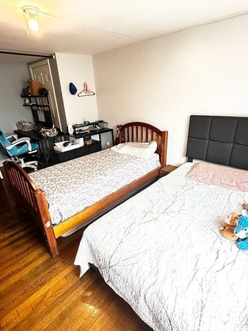 60 Howard St, Leominster, MA 01453