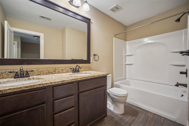 1011 NW Abbie Drive, Ankeny, IA 50023