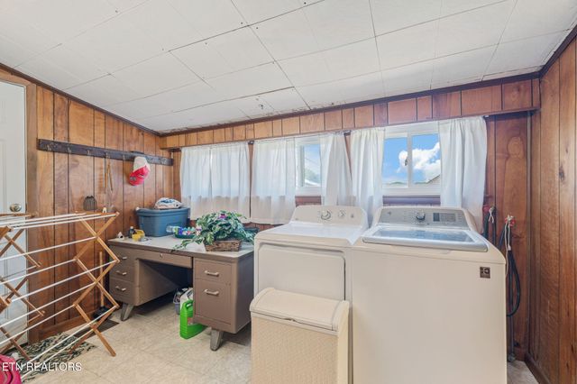 905 Cumberland St, Harriman, TN 37748