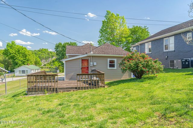 905 Cumberland St, Harriman, TN 37748