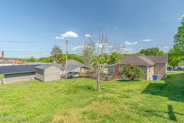 905 Cumberland St, Harriman, TN 37748
