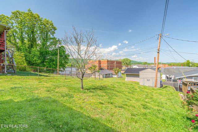 905 Cumberland St, Harriman, TN 37748