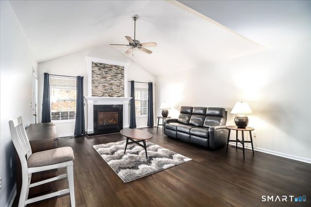 87 Haley Lane 87, Newtown, CT 06482