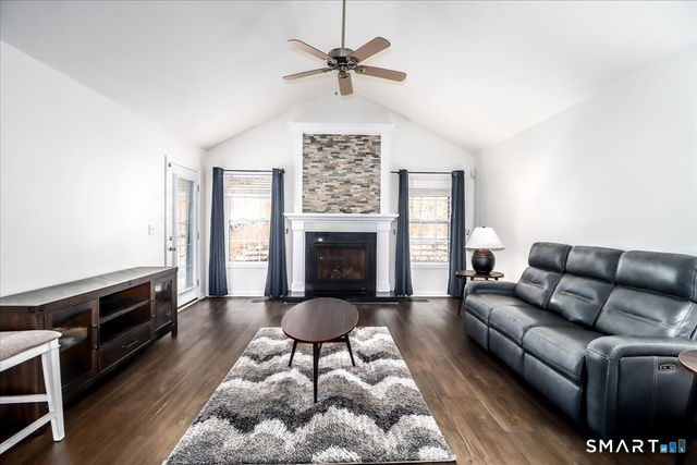 87 Haley Lane 87, Newtown, CT 06482