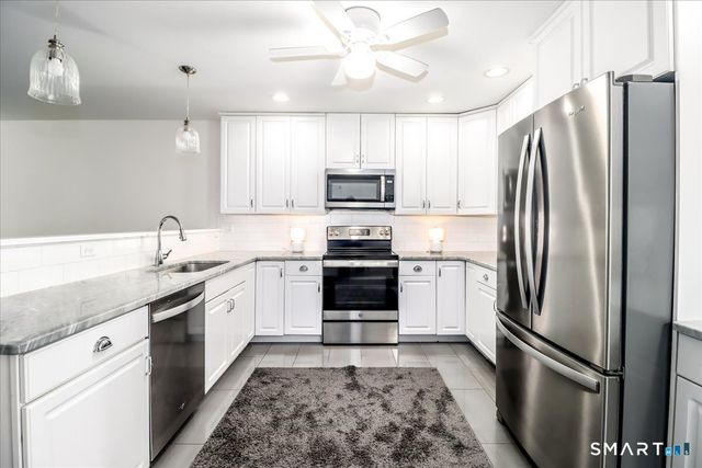 87 Haley Lane 87, Newtown, CT 06482