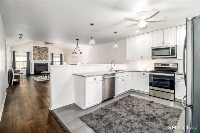 87 Haley Lane 87, Newtown, CT 06482