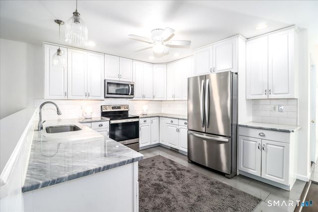 87 Haley Lane 87, Newtown, CT 06482