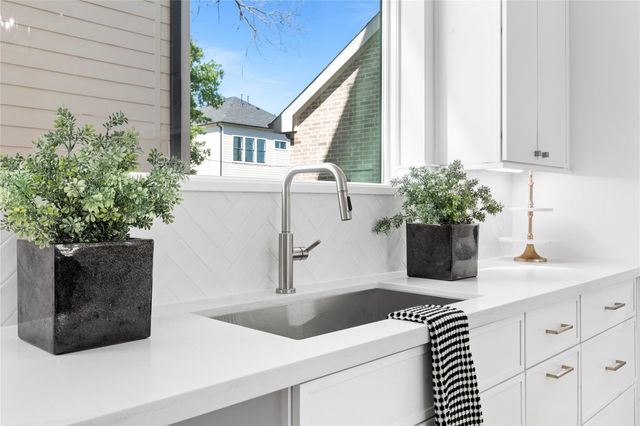 1602 Janak Garden Lane, Houston, TX 77055