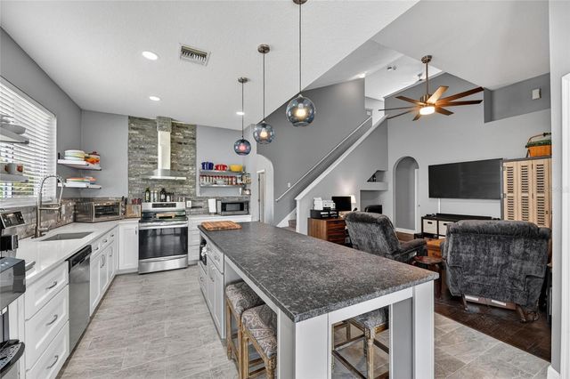 11207 VILLAGE BROOK DRIVE, Riverview, FL 33579