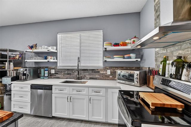 11207 VILLAGE BROOK DRIVE, Riverview, FL 33579