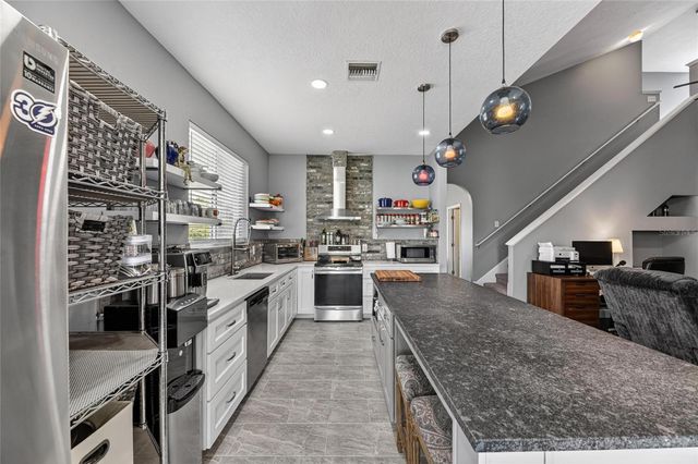 11207 VILLAGE BROOK DRIVE, Riverview, FL 33579