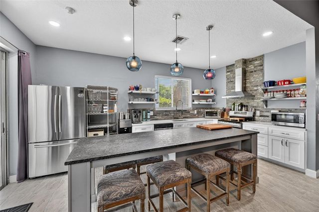11207 VILLAGE BROOK DRIVE, Riverview, FL 33579