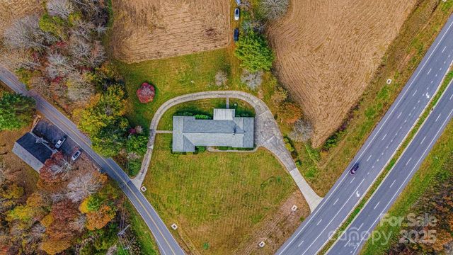 7 Brookshire Road, Leicester, NC 28748