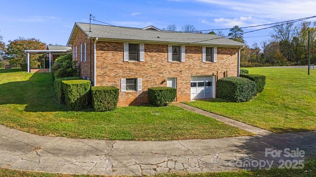 7 Brookshire Road, Leicester, NC 28748