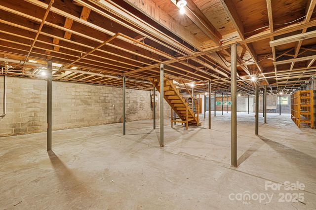 7 Brookshire Road, Leicester, NC 28748